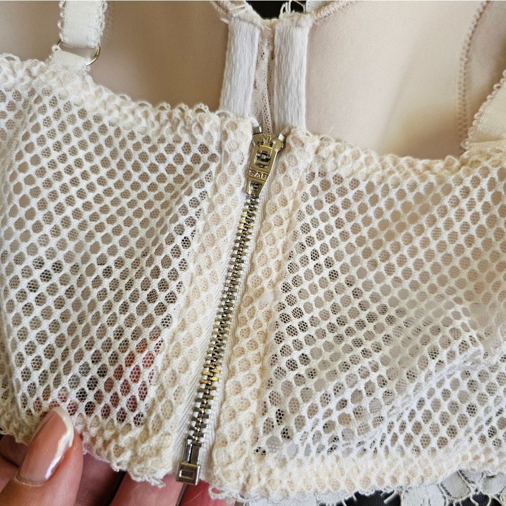 Victoria's Secret Lace Bustier in Cream - Picture 4 of 5